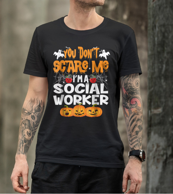 You Don't Scare Me I'm A Social Worker Halloween Ghosts And Pumpkins T-Shirt