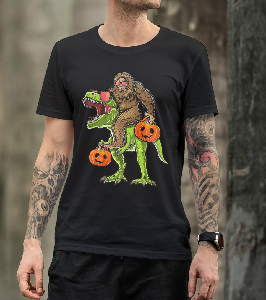 Halloween Bigfoot Riding T-Rex With Pumpkin Trick Or Treat T-Shirt