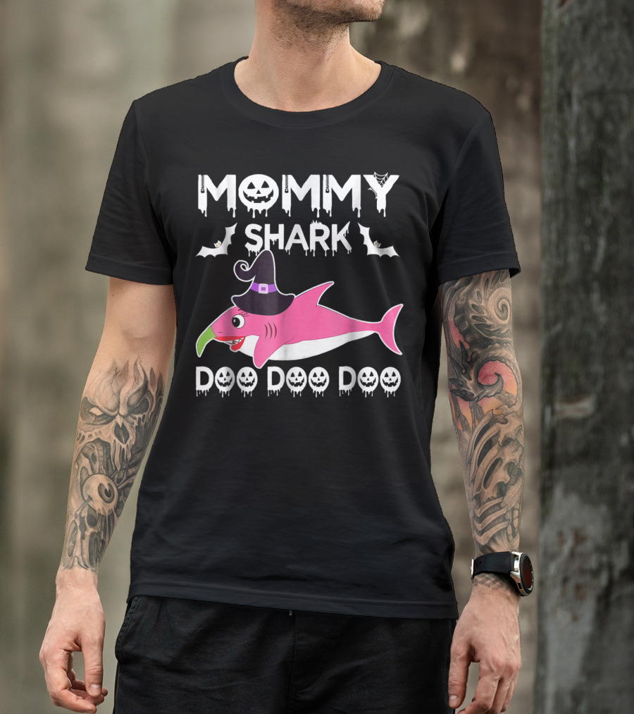 Mommy Shark Doo Doo Doo Halloween Witch With Bats And Pumpkin Faces T-Shirt