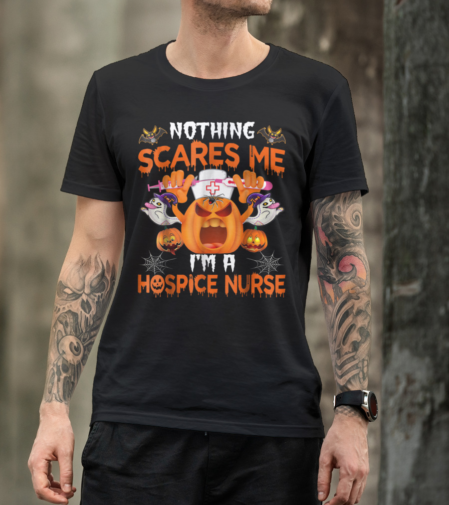 Nothing Scares Me I'm A Hospice Nurse Halloween Pumpkins And Bats T-Shirt
