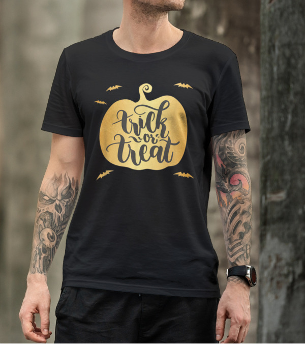 Trick Or Treat Pumpkin With Bats T-Shirt