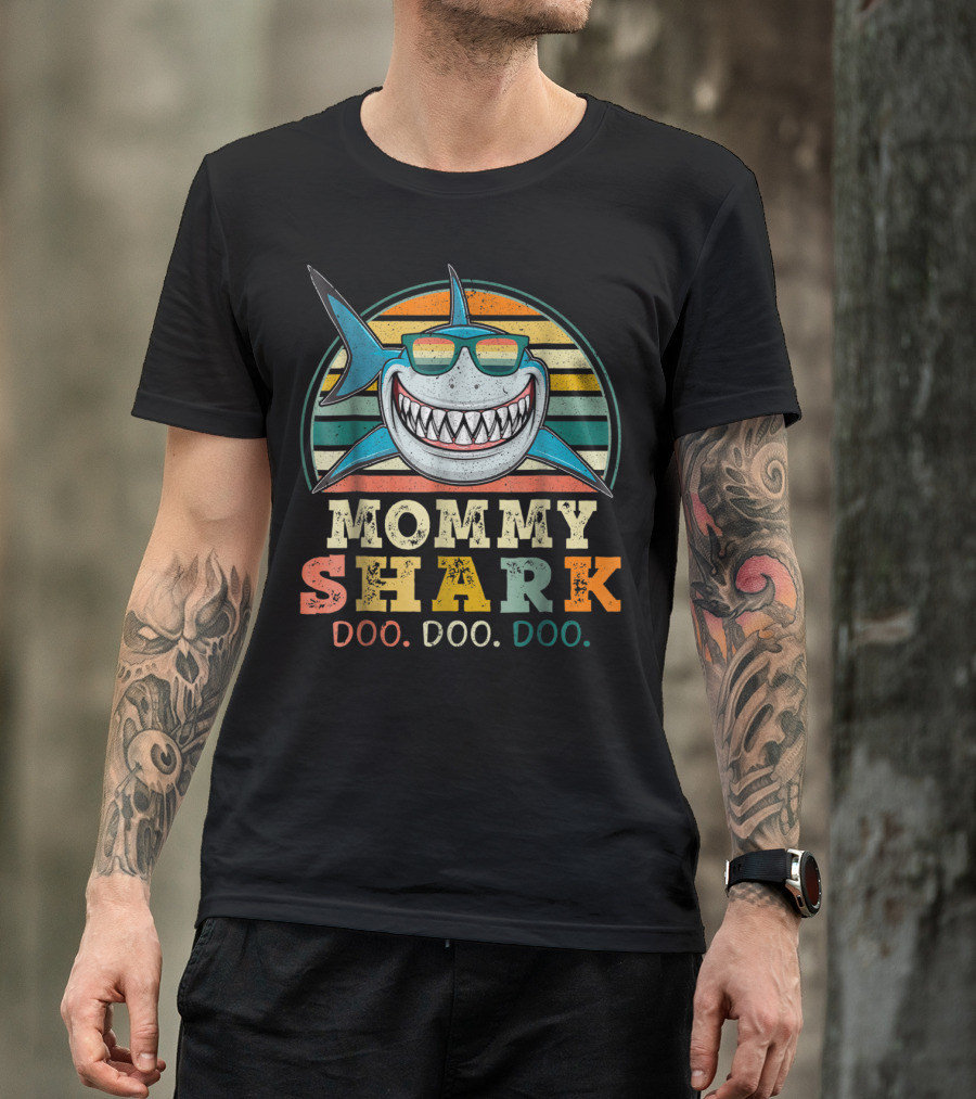 Mommy Shark Doo Doo Doo Retro Vintage T-Shirt