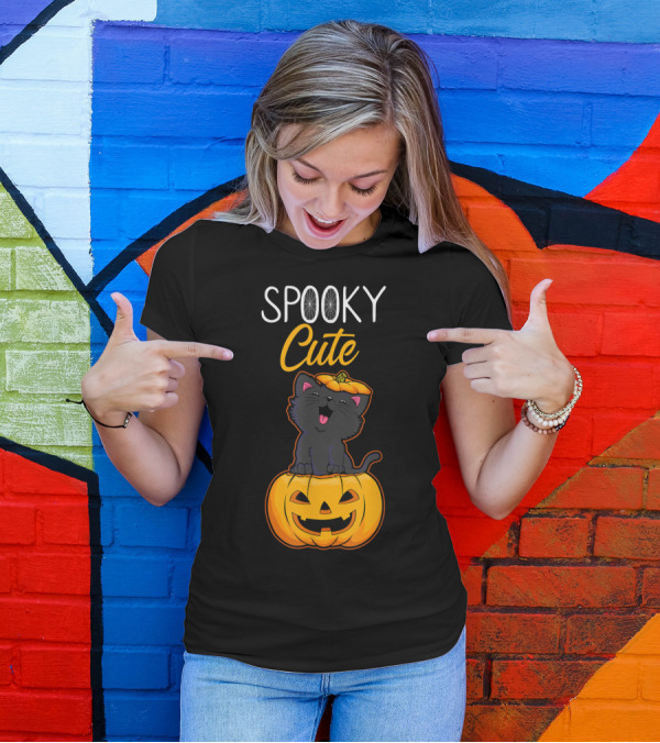 SPOOKY CUTE BLACK CAT HALLOWEEN PUMPKIN T-Shirt