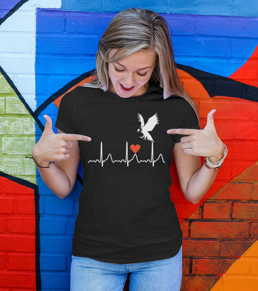 Cool American Eagle Heartbeat USA Great T-Shirt