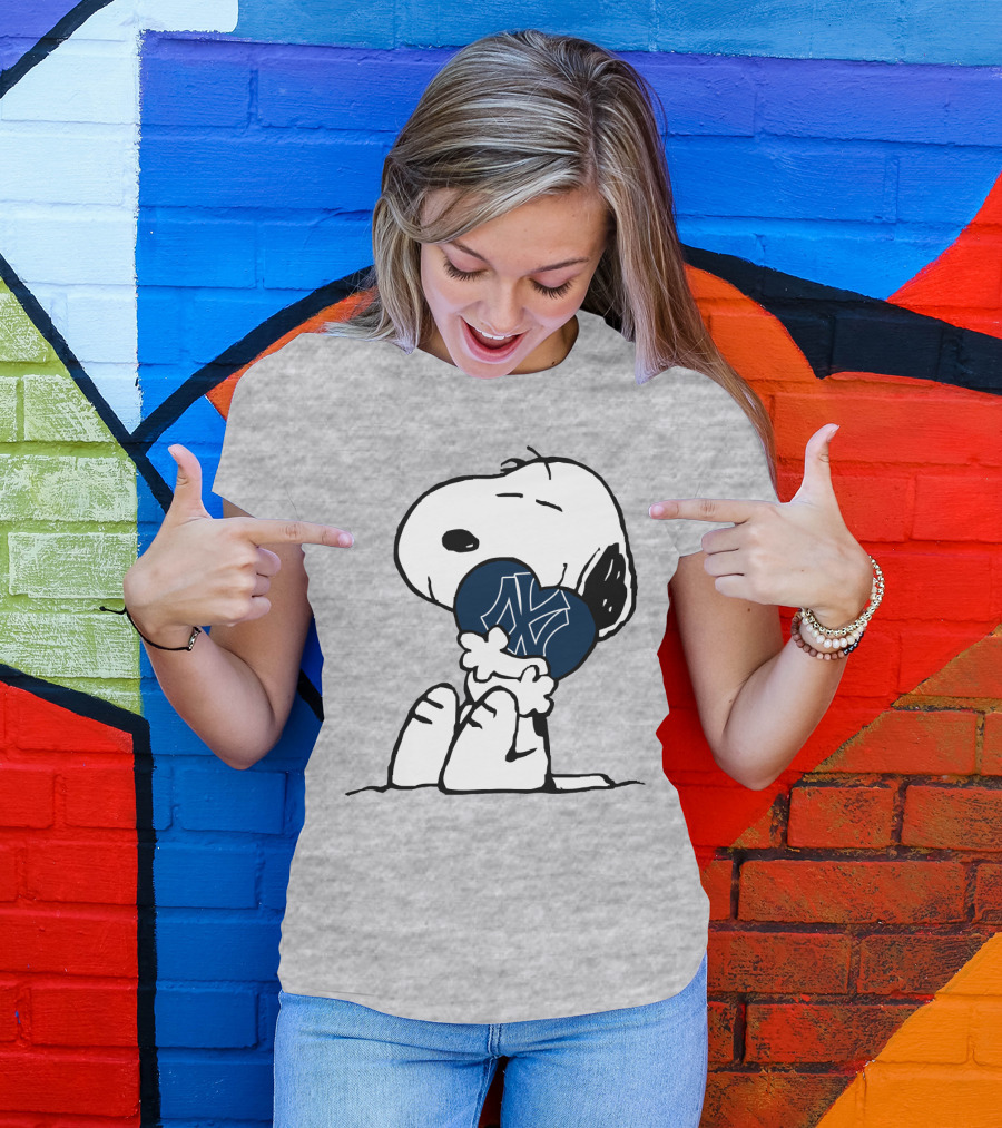 Snoopy Hugging New York Yankees Iconic Baseball Symbol T-Shirt