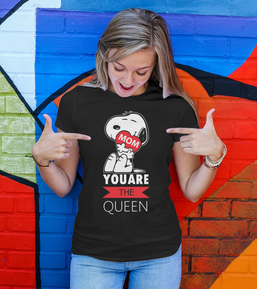 Snoopy Mom You Are The Queen Heart Hugging Beagle T-Shirt