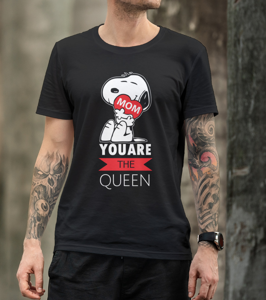 Snoopy Mom You Are The Queen Heart Hugging Beagle T-Shirt