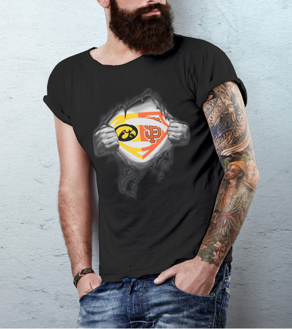 Hawkeyes San Francisco Giants Superman Logo Fusion T-Shirt
