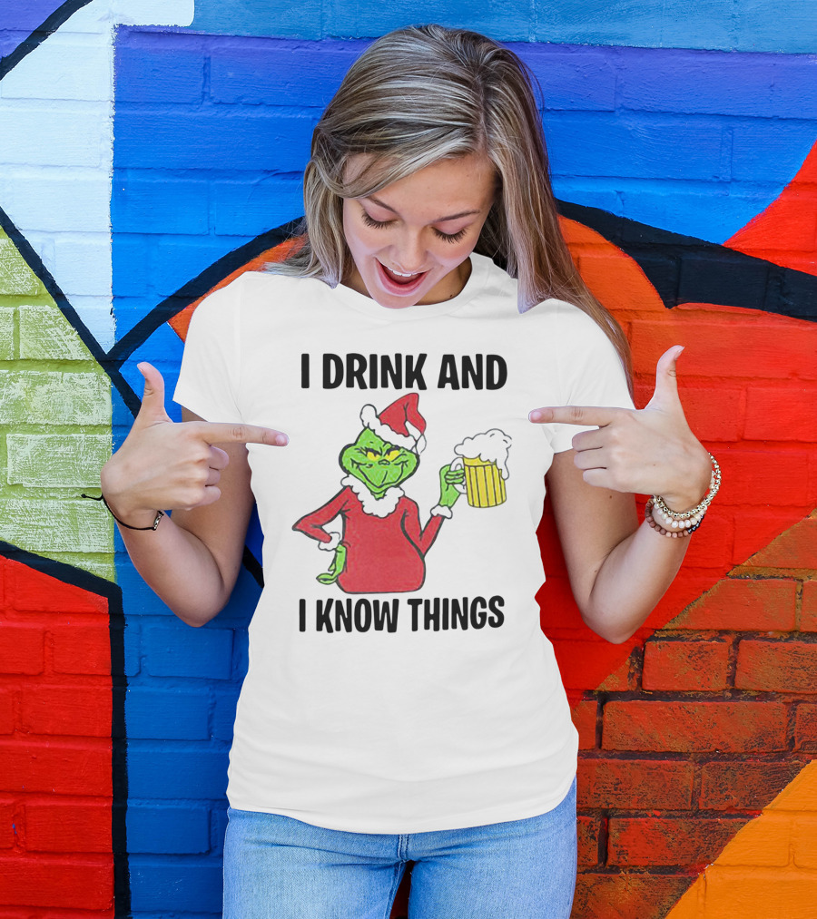 Grinch Santa Holding Beer I Drink And I Know Things T-Shirt