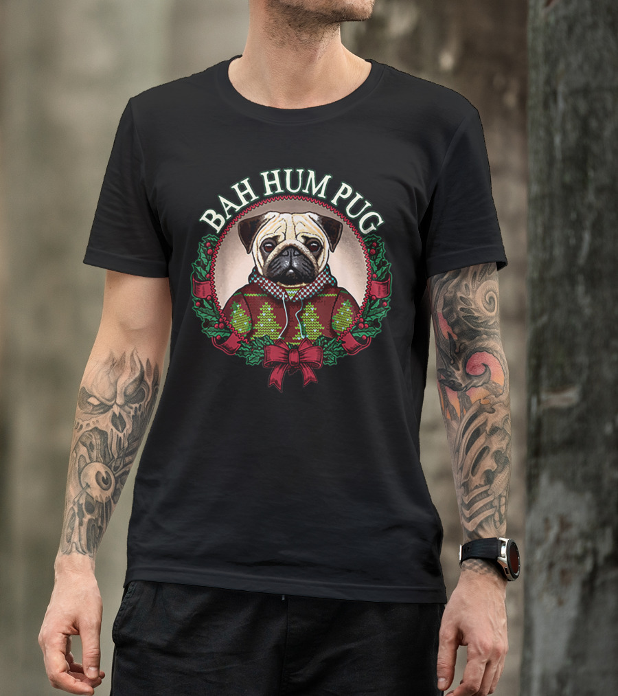 Bah Hum Pug Christmas Pun With Pug In Festive Wreath T-Shirt