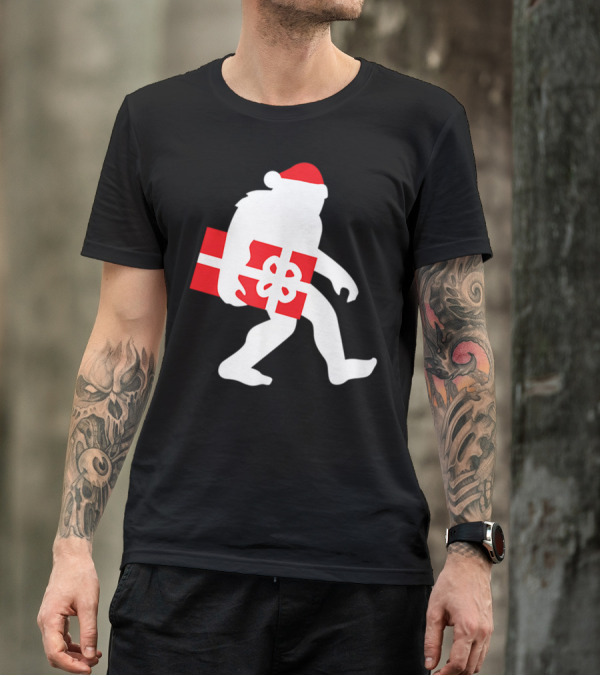 Nice Bigfoot Carrying Christmas Gift In Santa Hat T-Shirt