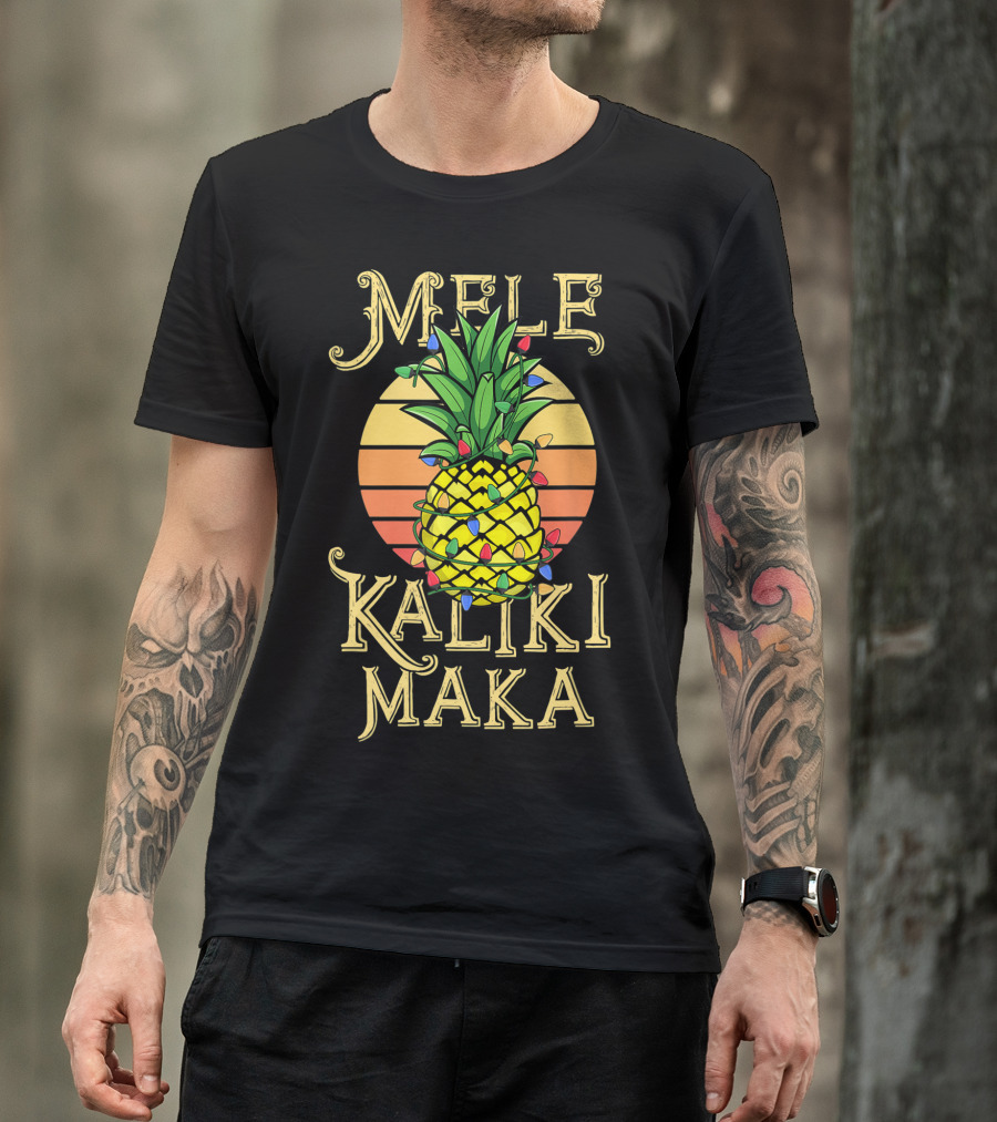 Mele Kalikimaka Hawaiian Christmas Pineapple Lights Vintage Sunset T-Shirt