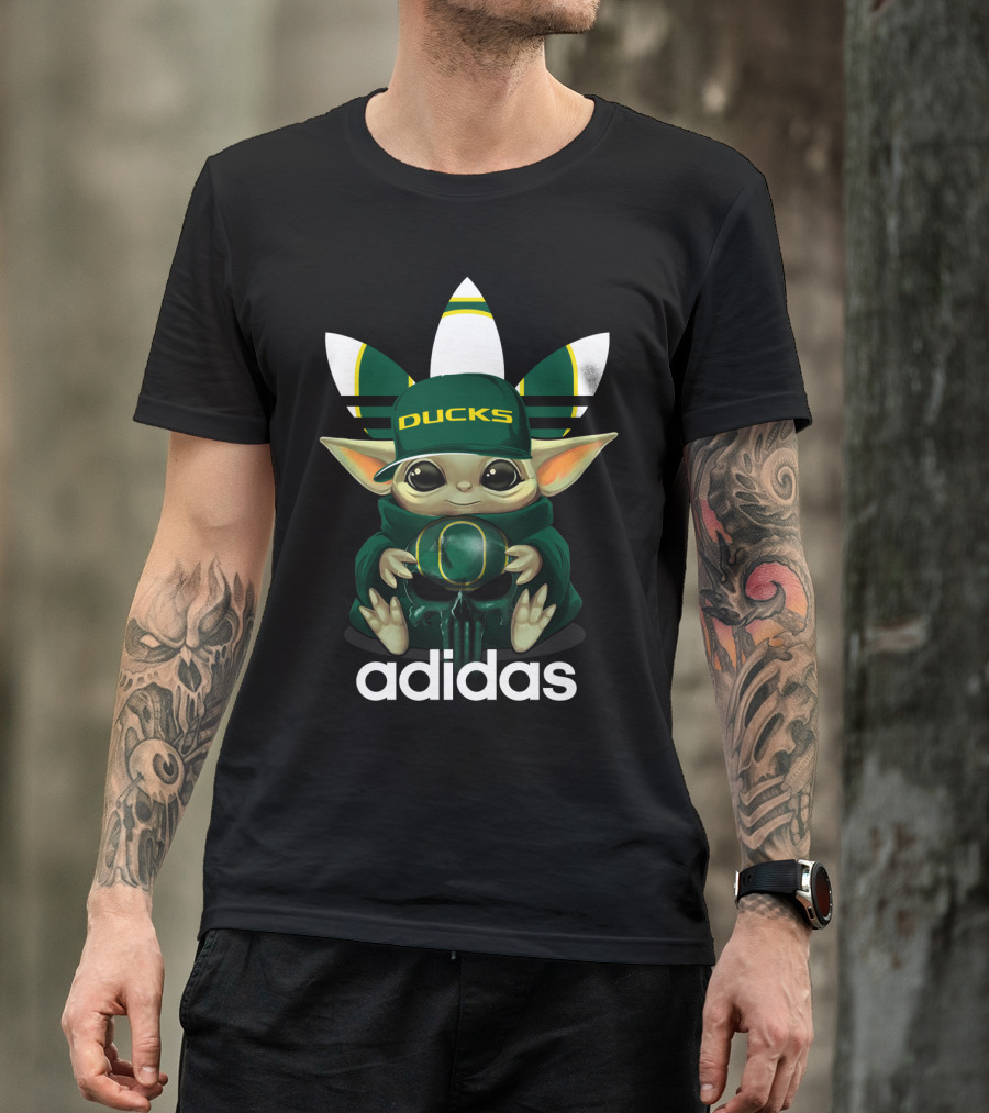 Oregon Ducks Baby Yoda With Green Hat And Oregon T-Shirt