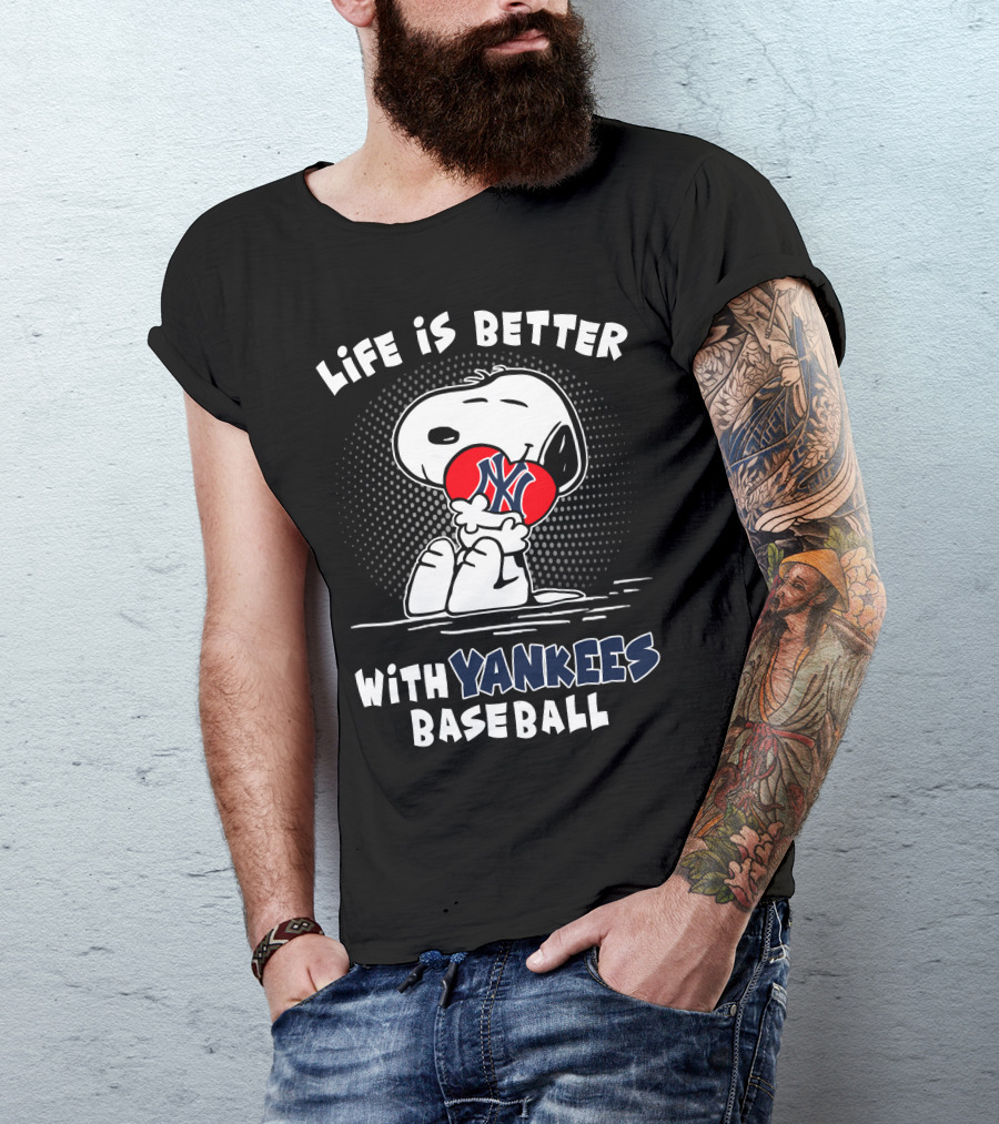Life Is Better With Yankees Baseball Snoopy Hugging T-Shirt