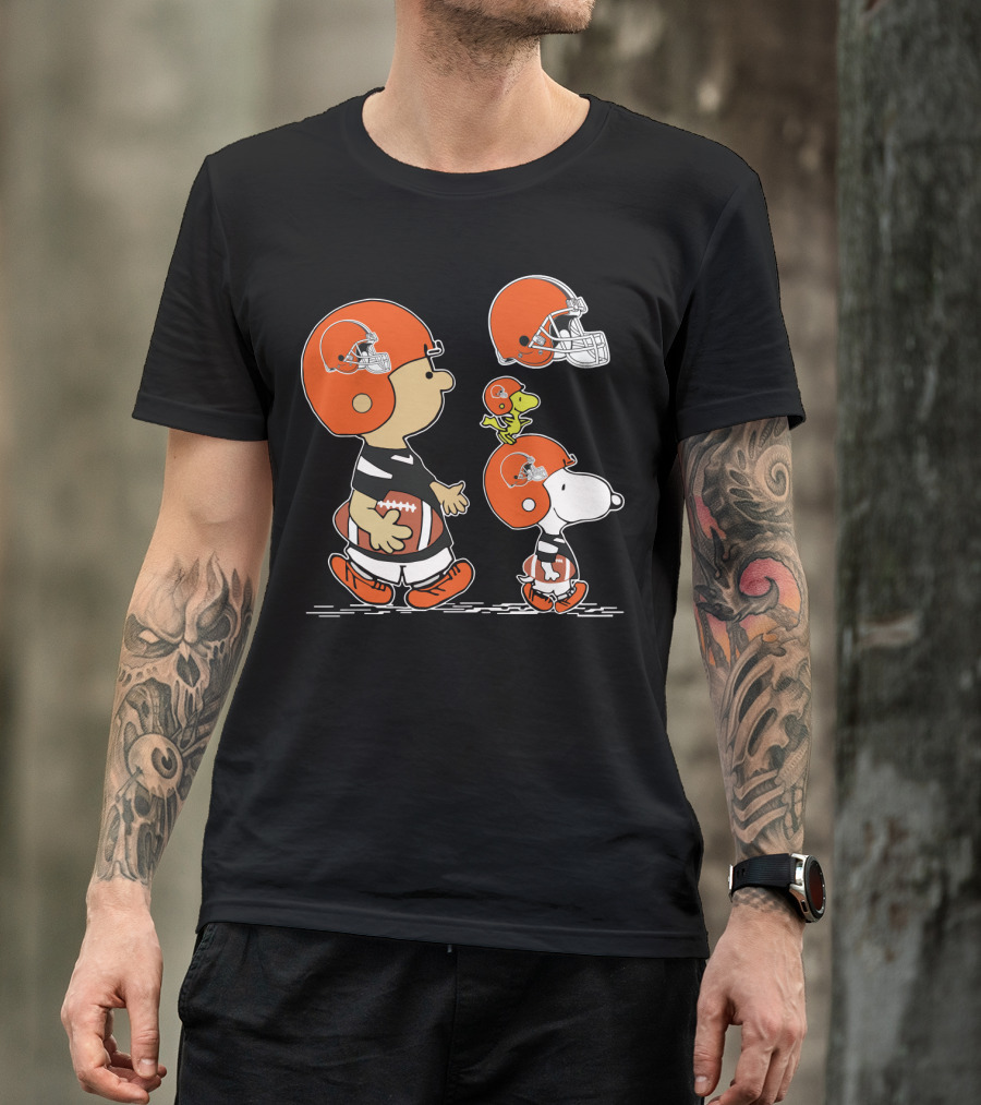Browns Charlie Brown Snoopy Woodstock Football Helmets T-Shirt