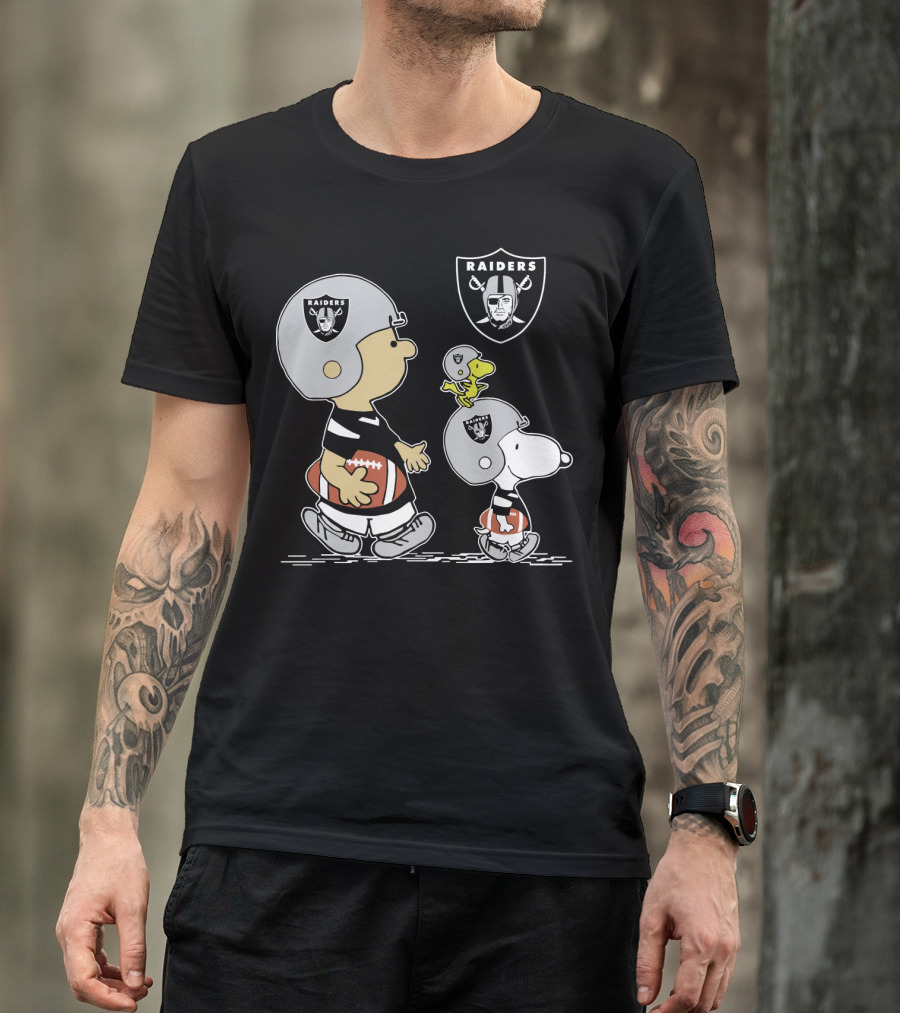 Raiders Snoopy Charlie Brown Woodstock Football Team Helmets T-Shirt