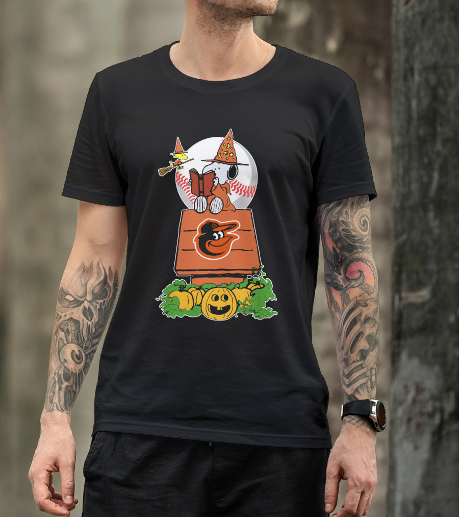 Baltimore Orioles Halloween Snoopy Reading On Doghouse With Woodstock And Pumpkins T-Shirt