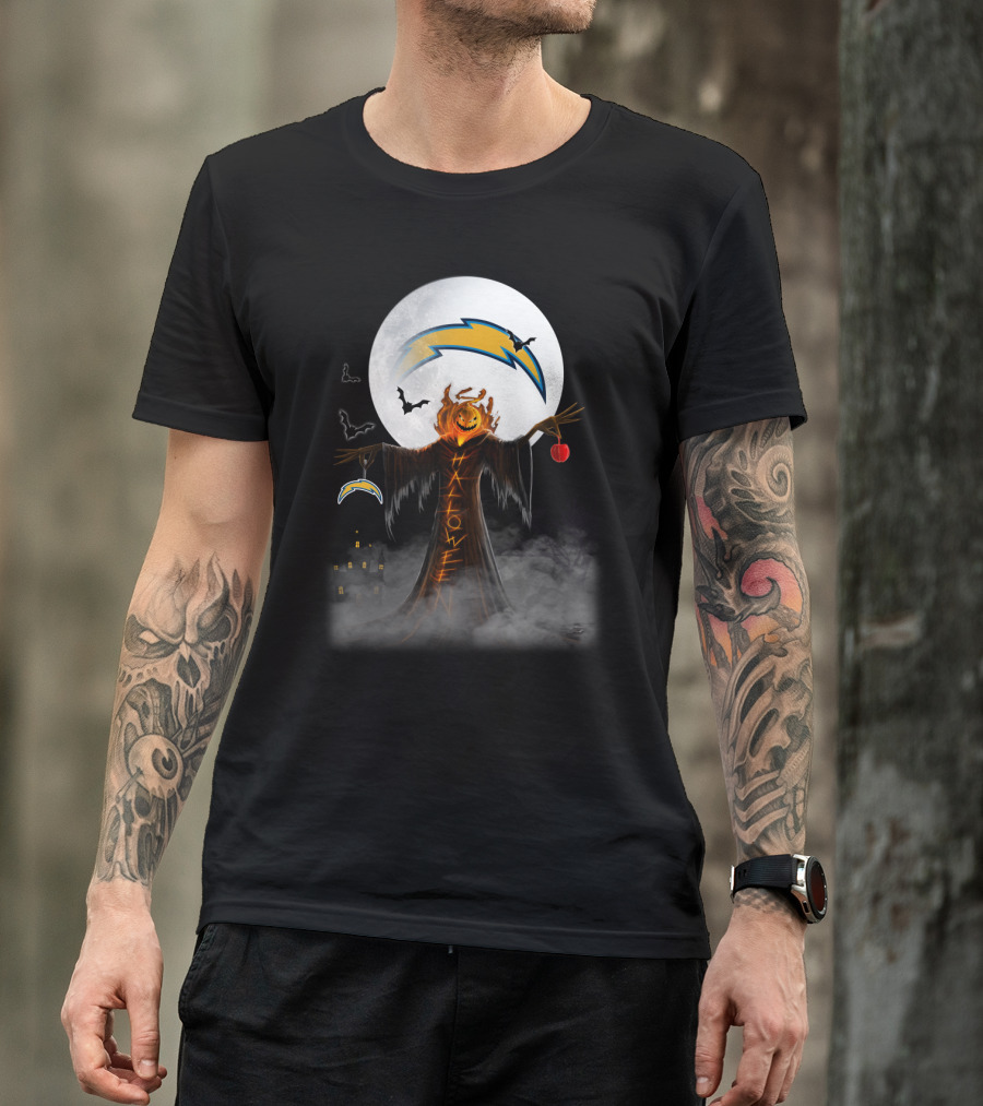 Halloween Los Angeles Chargers Moonlit Pumpkin Scarecrow With Bats And Haunted Castle T-Shirt