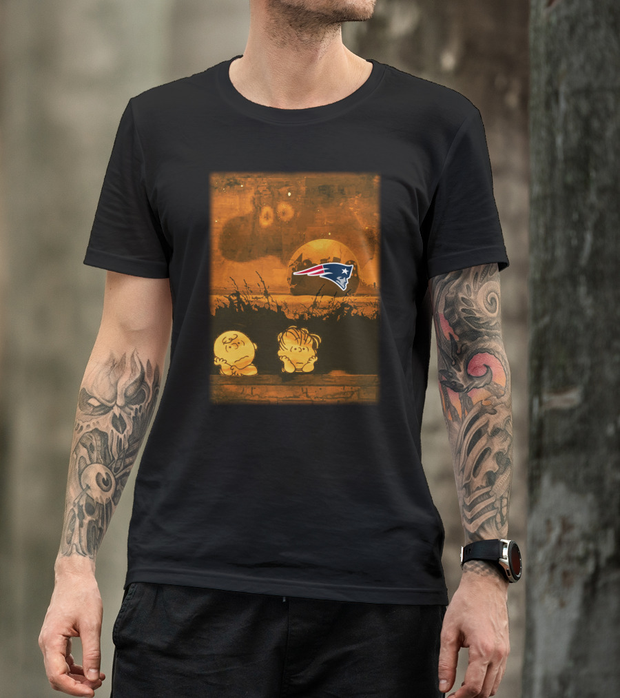 Peanuts Halloween With New England Patriots Logo Moon T-Shirt