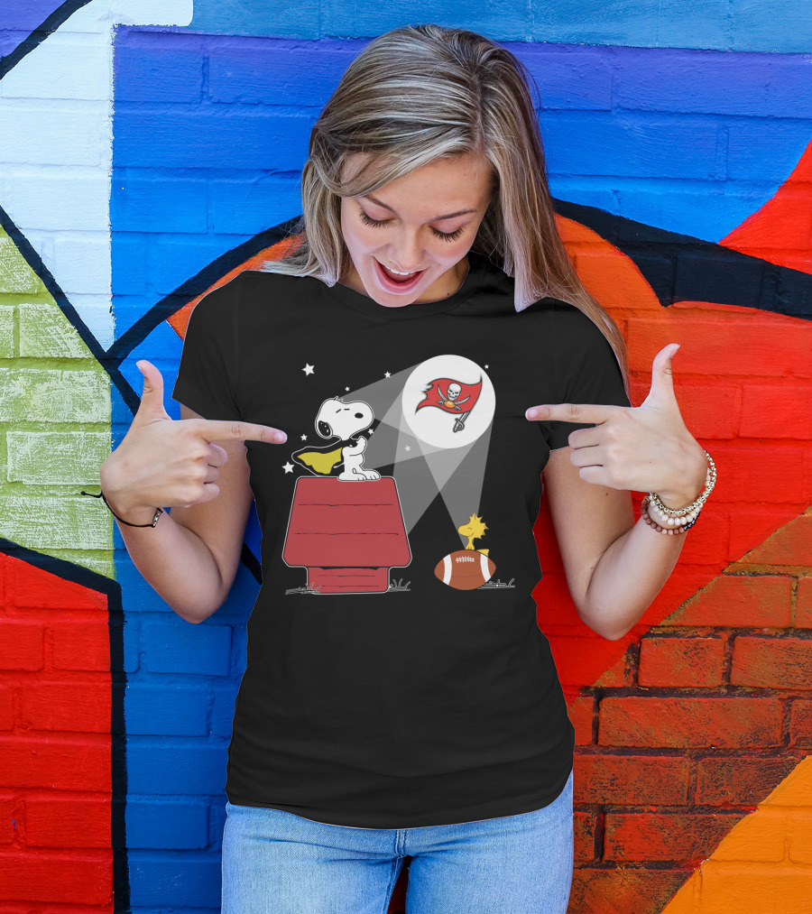 Tampa Bay Buccaneers Snoopy And Woodstock Football Adventure T-Shirt