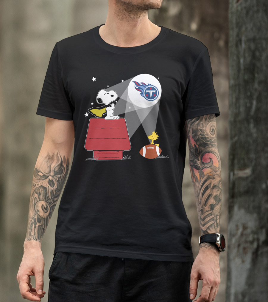 Snoopy And Woodstock With Tennessee Titans Moonlight Football Scene T-Shirt