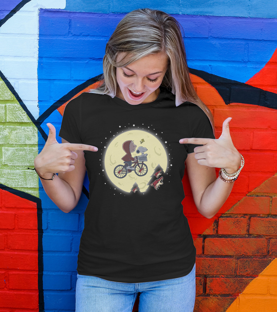 Halloween Arizona Coyotes Snoopy Peanuts Retro Bicycle Moon Scene T-Shirt