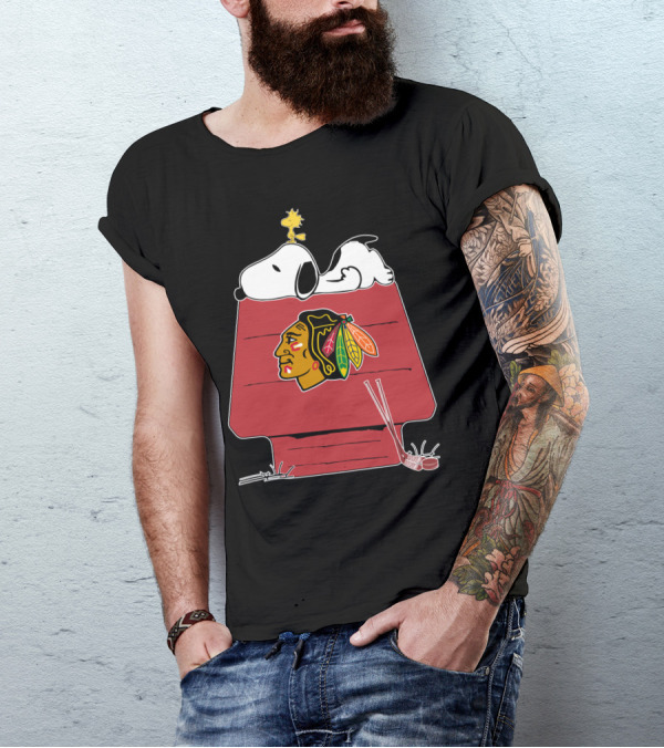 Chicago Blackhawks Snoopy Doghouse Peanuts Hockey T-Shirt