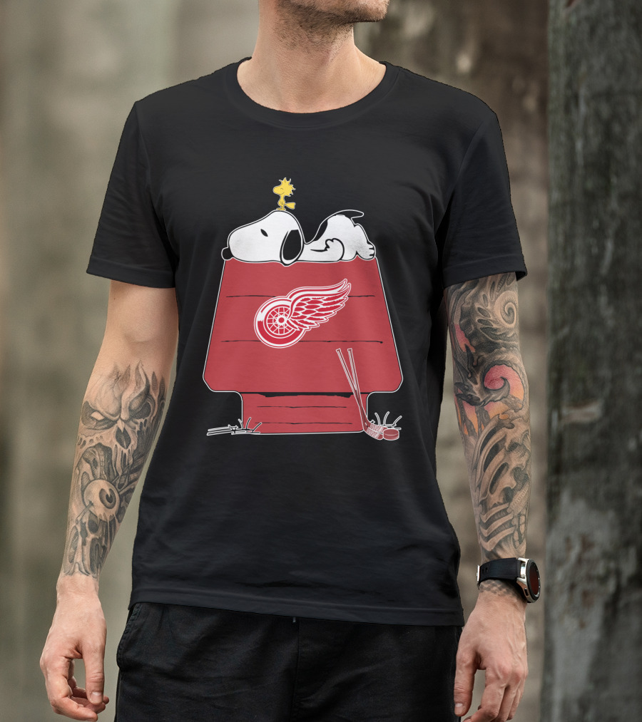 Detroit Red Wings Snoopy And Woodstock Relaxation Scene T-Shirt