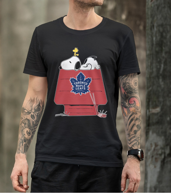 Snoopy And Woodstock With Toronto Maple Leafs Logo On Red House With Hockey Sticks T-Shirt