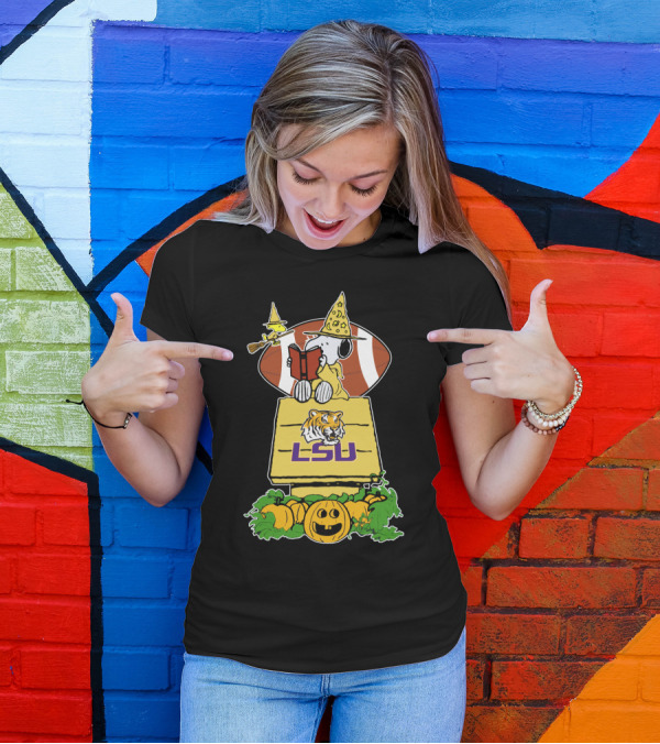 Snoopy Halloween LSU Tigers Football Pumpkin Patch Scene T-Shirt