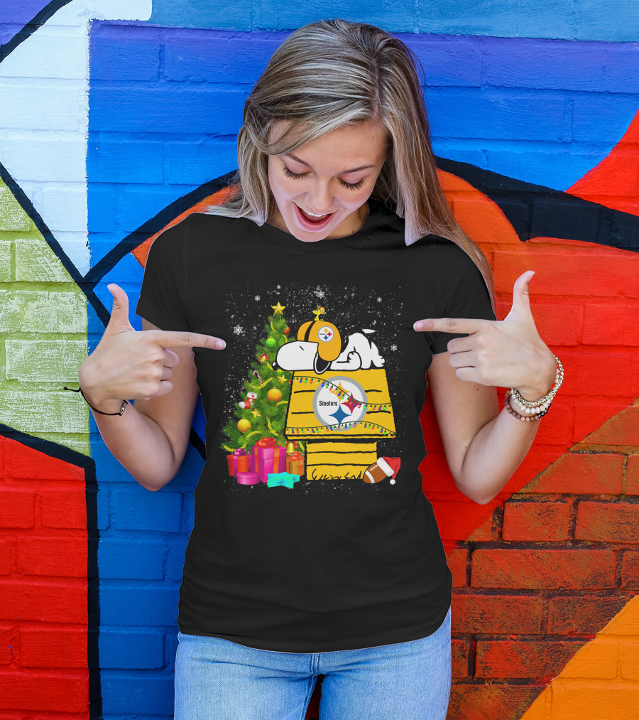 Pittsburgh Steelers Snoopy Christmas Peanuts Doghouse Football T-Shirt