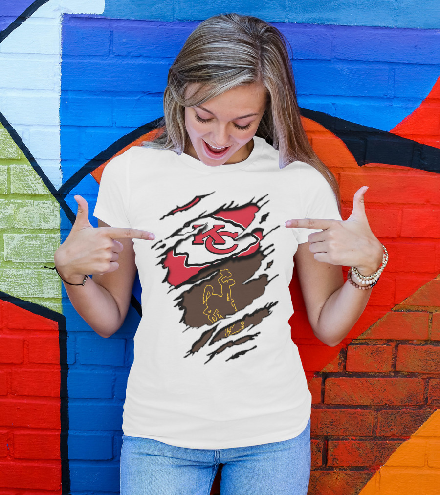 Kansas City Chiefs Wyoming Cowboys Logo Mashup T-Shirt