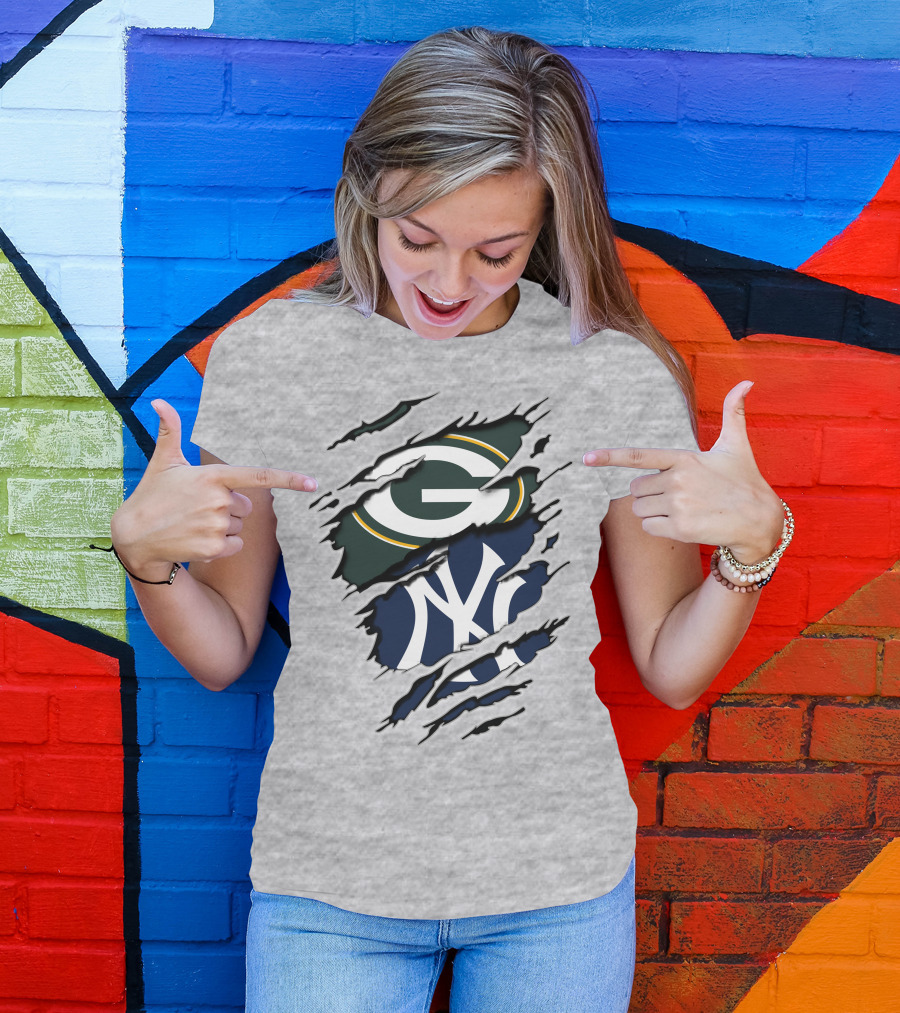 Green Bay Packers New York Yankees Torn Logo Fusion T-Shirt