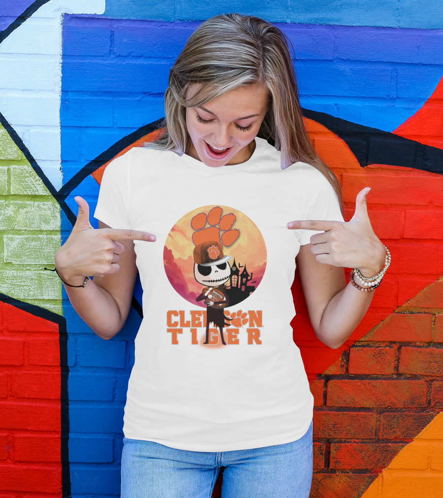 Clemson Tiger Skeleton Football Halloween Scene T-Shirt