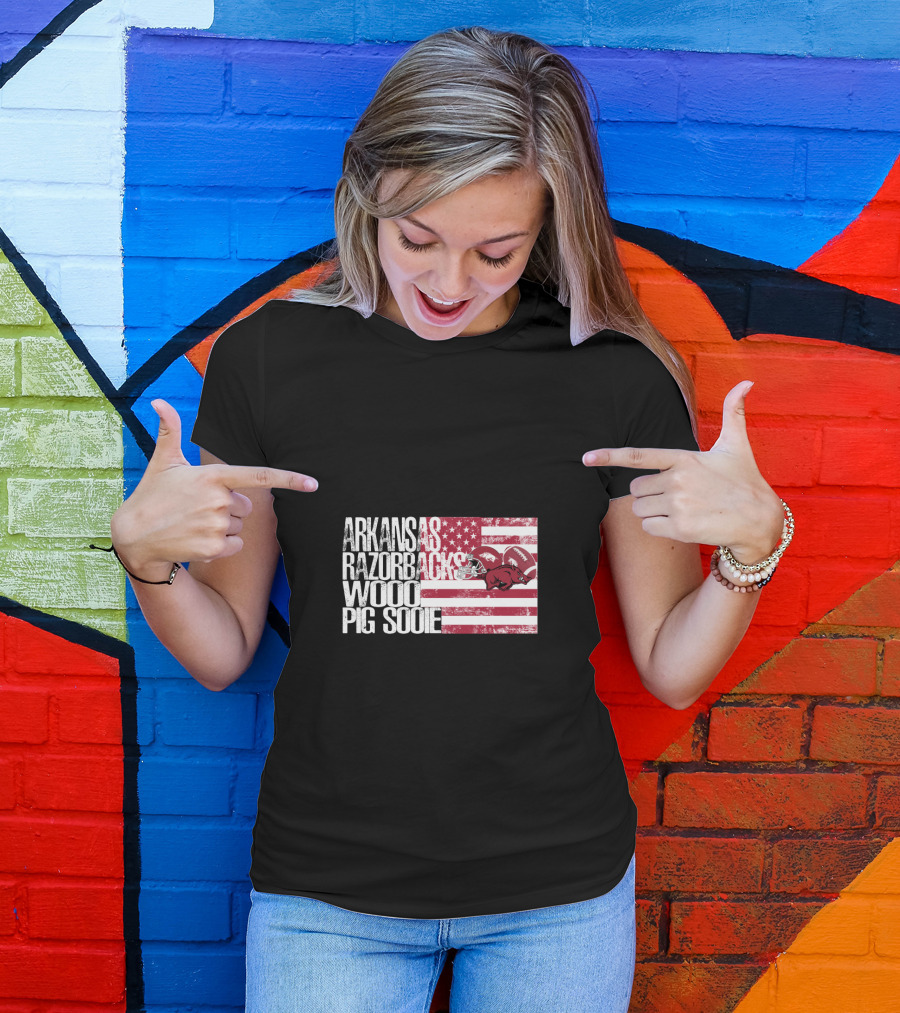 Arkansas Razorbacks Woo Pig Sooie Usa Flag Football Helmets Red White Stripes T-Shirt