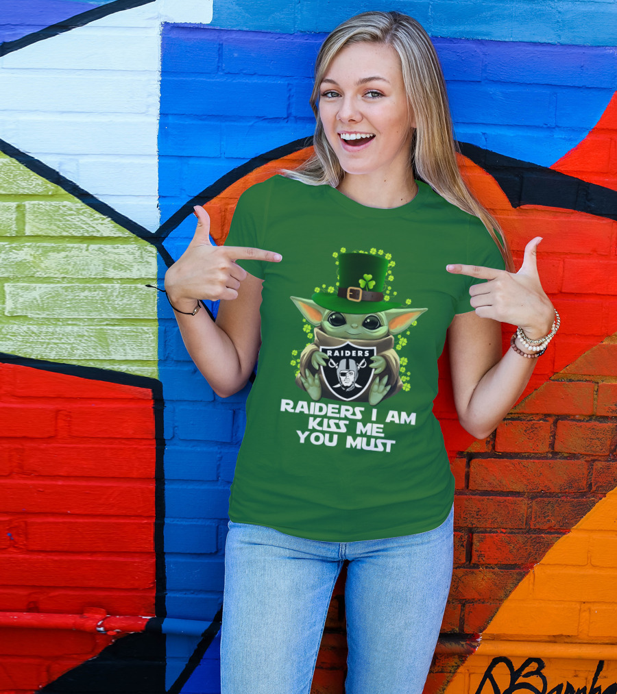 Raiders I Am Kiss Me You Must St. Patrick's Day Baby Yoda Raiders T-Shirt