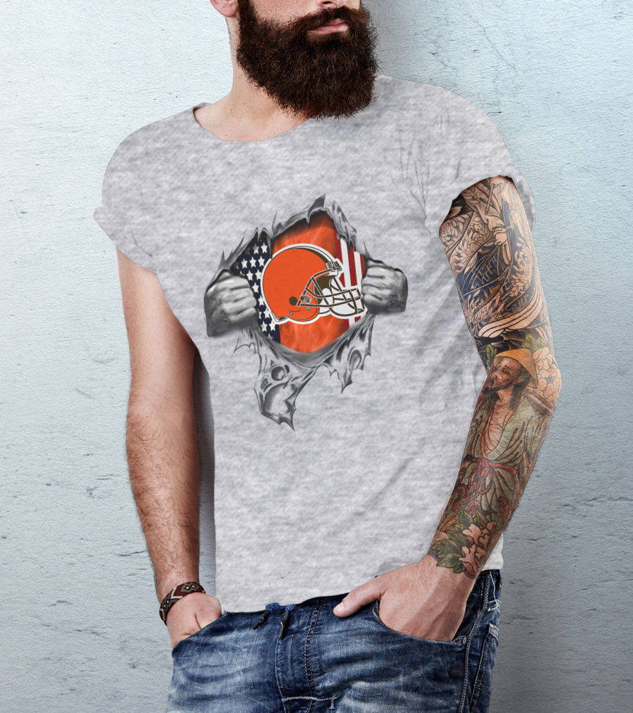 Cleveland Browns Helmet Over American Flag Background With Grayscale Ripped Effect T-Shirt