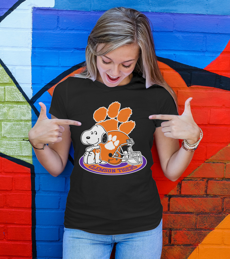 Clemson Tigers Snoopy Paw Print Helmet T-Shirt