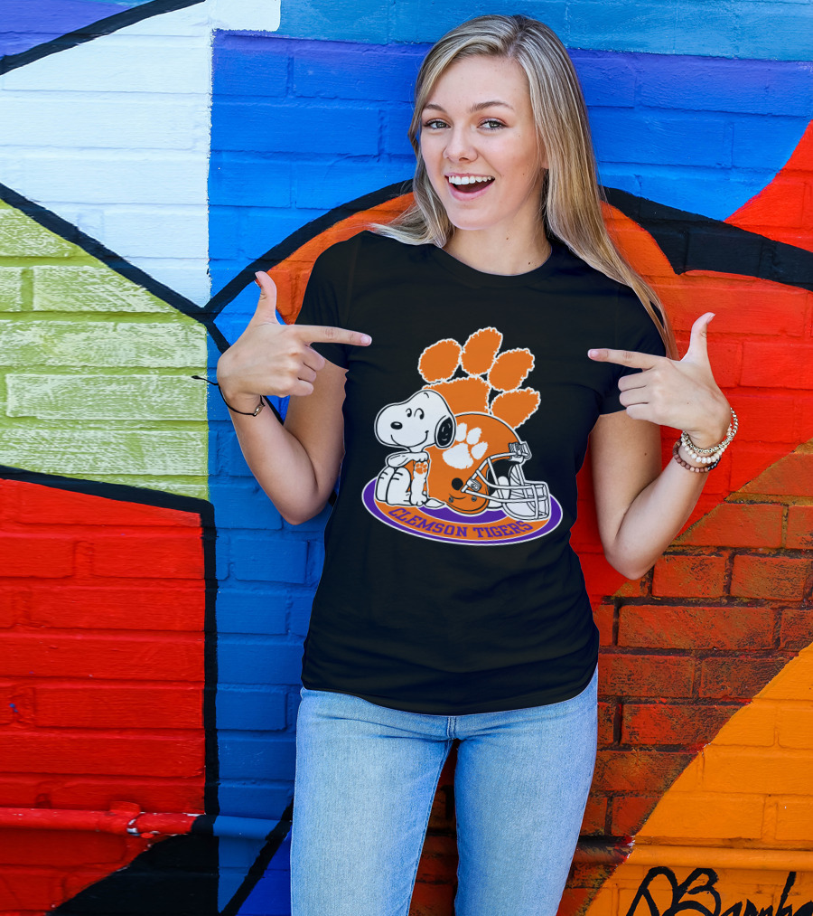 Clemson Tigers Snoopy Paw Print Helmet T-Shirt