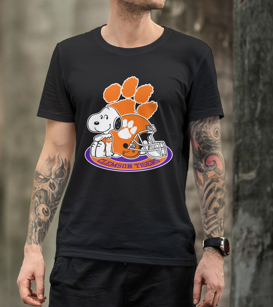 Clemson Tigers Snoopy Paw Print Helmet T-Shirt
