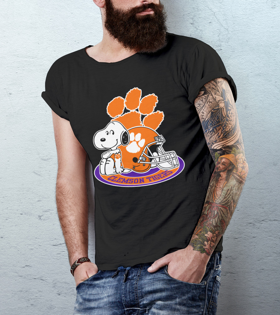 Clemson Tigers Snoopy Paw Print Helmet T-Shirt