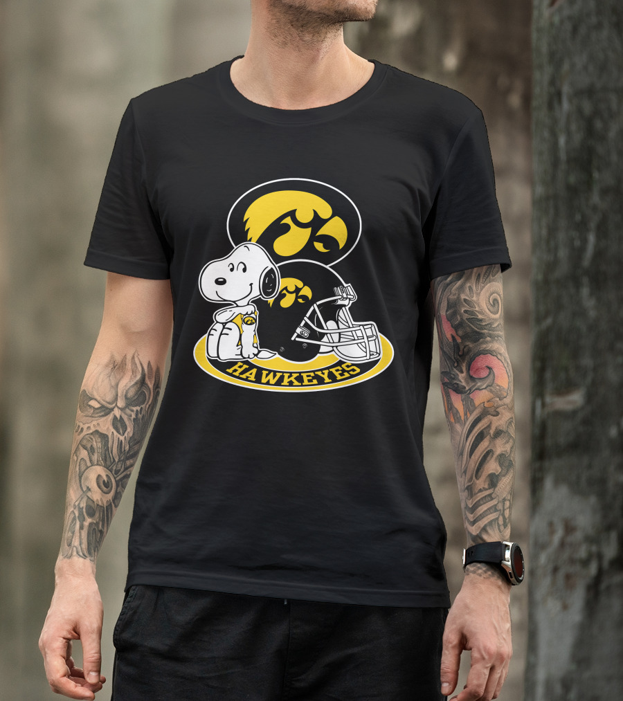 Snoopy Iowa Hawkeyes Helmet Fan T-Shirt