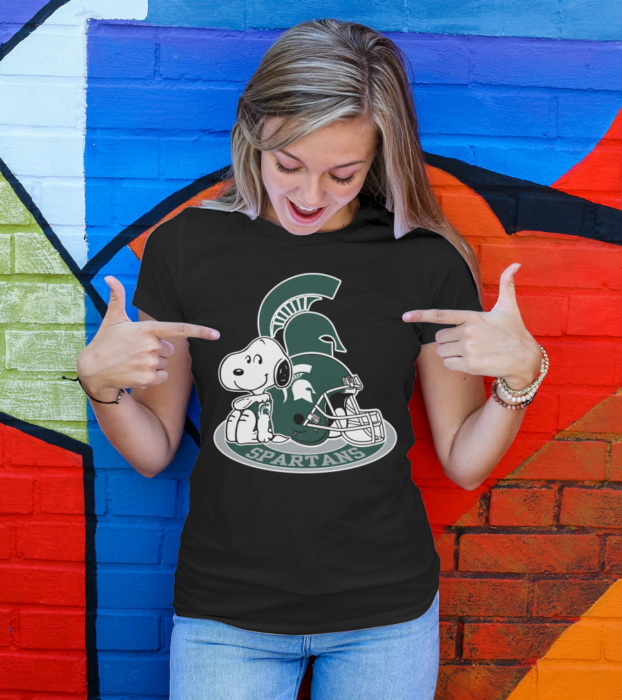 Snoopy Michigan State Spartans Football Helmet T-Shirt