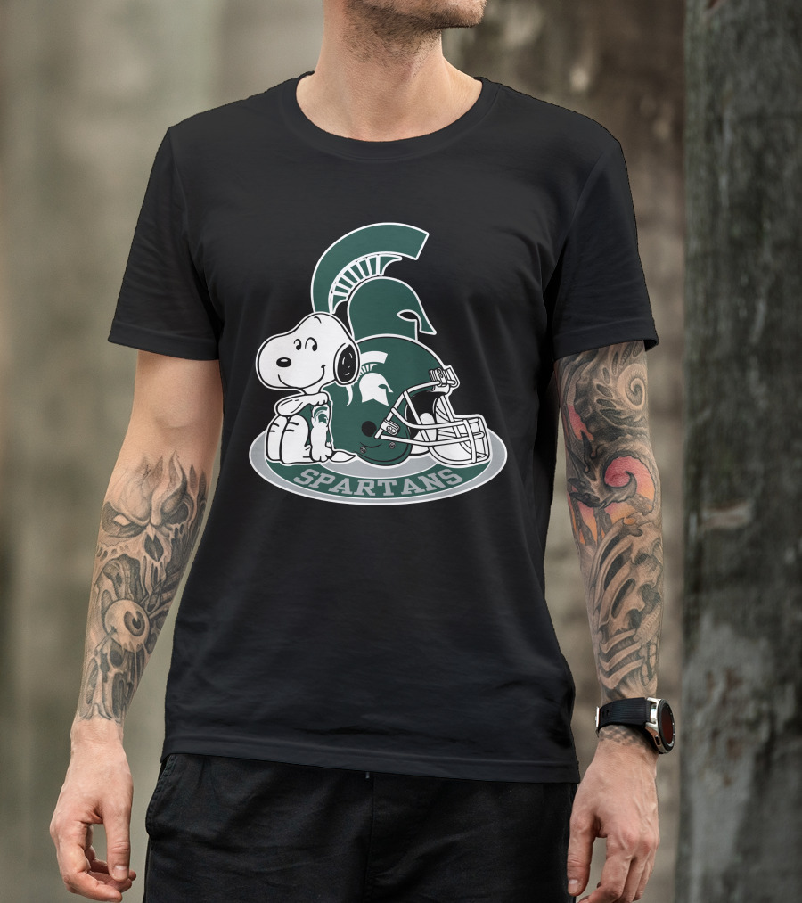 Snoopy Michigan State Spartans Football Helmet T-Shirt