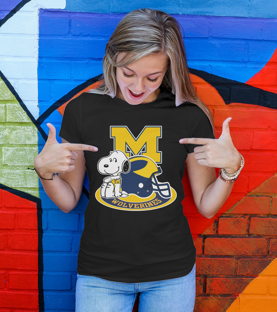 Michigan Wolverines Snoopy M Helmet T-Shirt