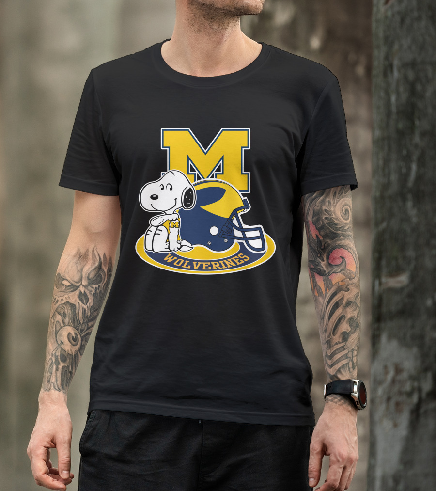 Michigan Wolverines Snoopy M Helmet T-Shirt