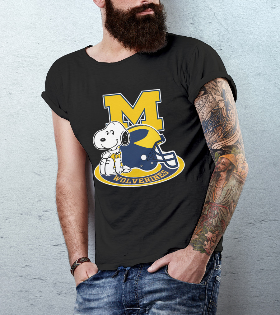 Michigan Wolverines Snoopy M Helmet T-Shirt