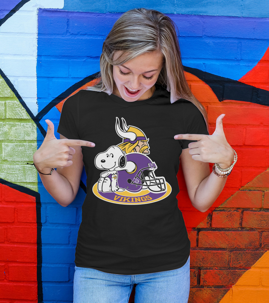 Minnesota Vikings Snoopy Helmet Vikings T-Shirt