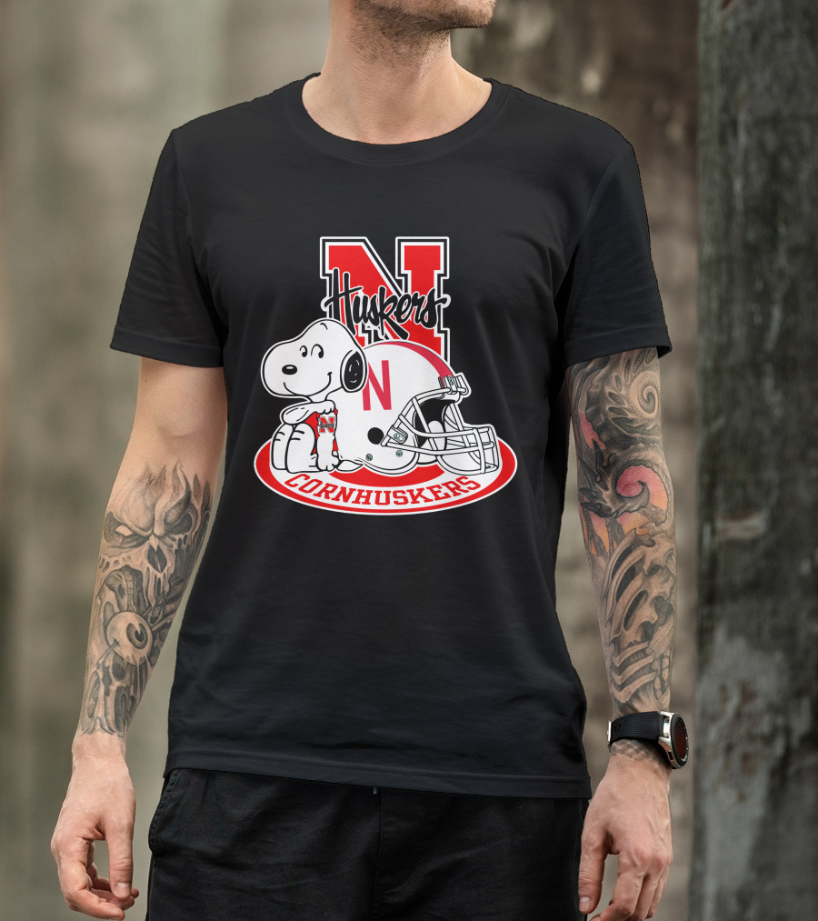 Huskers Nebraska Cornhuskers Snoopy With Helmet T-Shirt