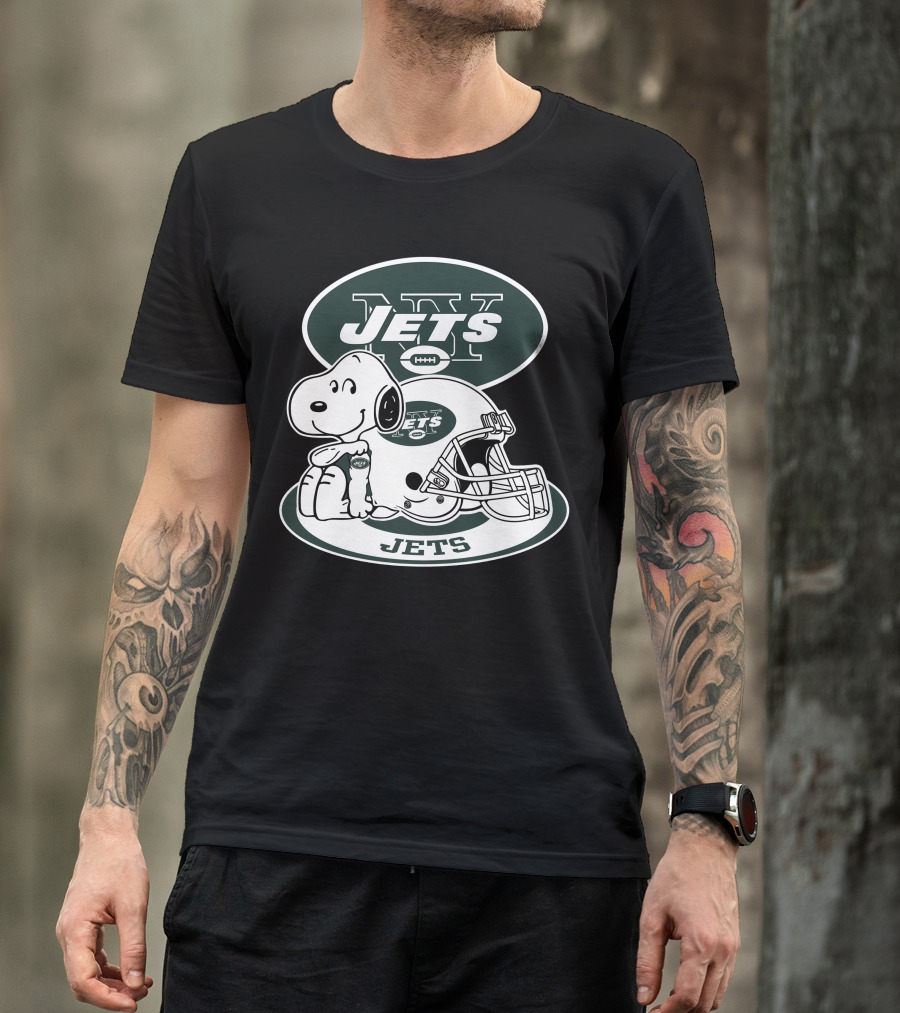 New York Jets Snoopy Football Helmet T-Shirt